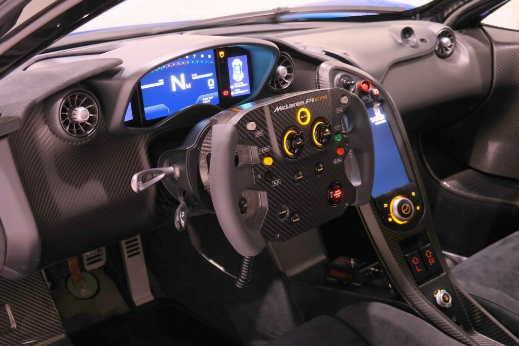 Mclaren P1 GTR Formula 1 style steering wheel