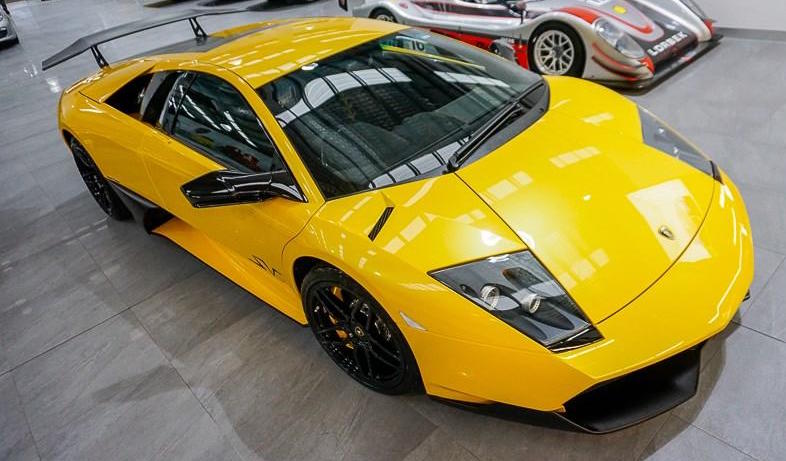Left Side Profile of Yellow Lamborghini Murcielago 670-4 SV 