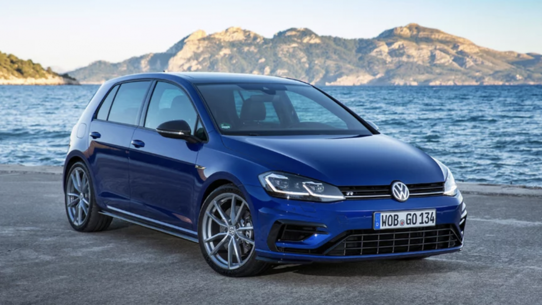 Volkswagen Golf R Special Edition Blue front end